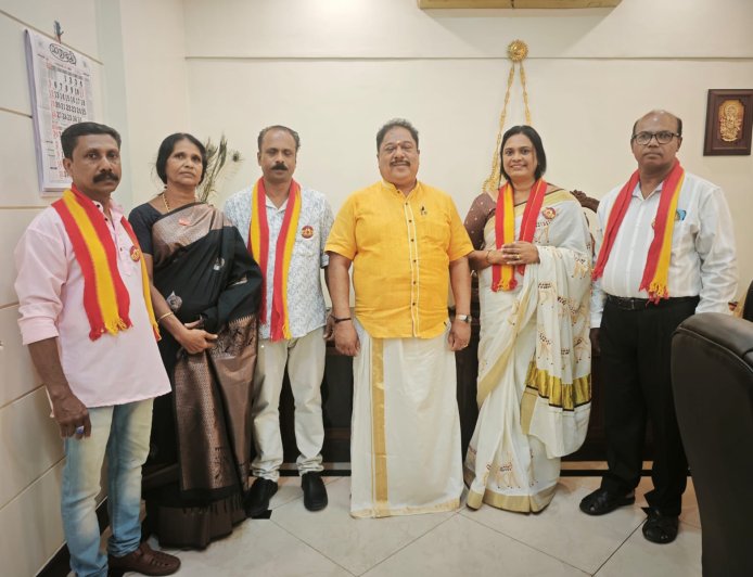 ടി വി കെ കേരള ഘടകം നെയ്യാറ്റിൻകര ഞായറാഴ്ച നടക്കുന്ന പരിപാടിയിലേക്ക് ടി വി കെ കേരള ഘടകം അംഗങ്ങൾ രാജധാനി ഗ്രൂപ്പ്‌ ചെയർമാനും ടി വി കെ നേതാവുമായ ഡോ. ബിജു രമേശ്‌ അവർകളെ ക്ഷണിക്കുന്നു.